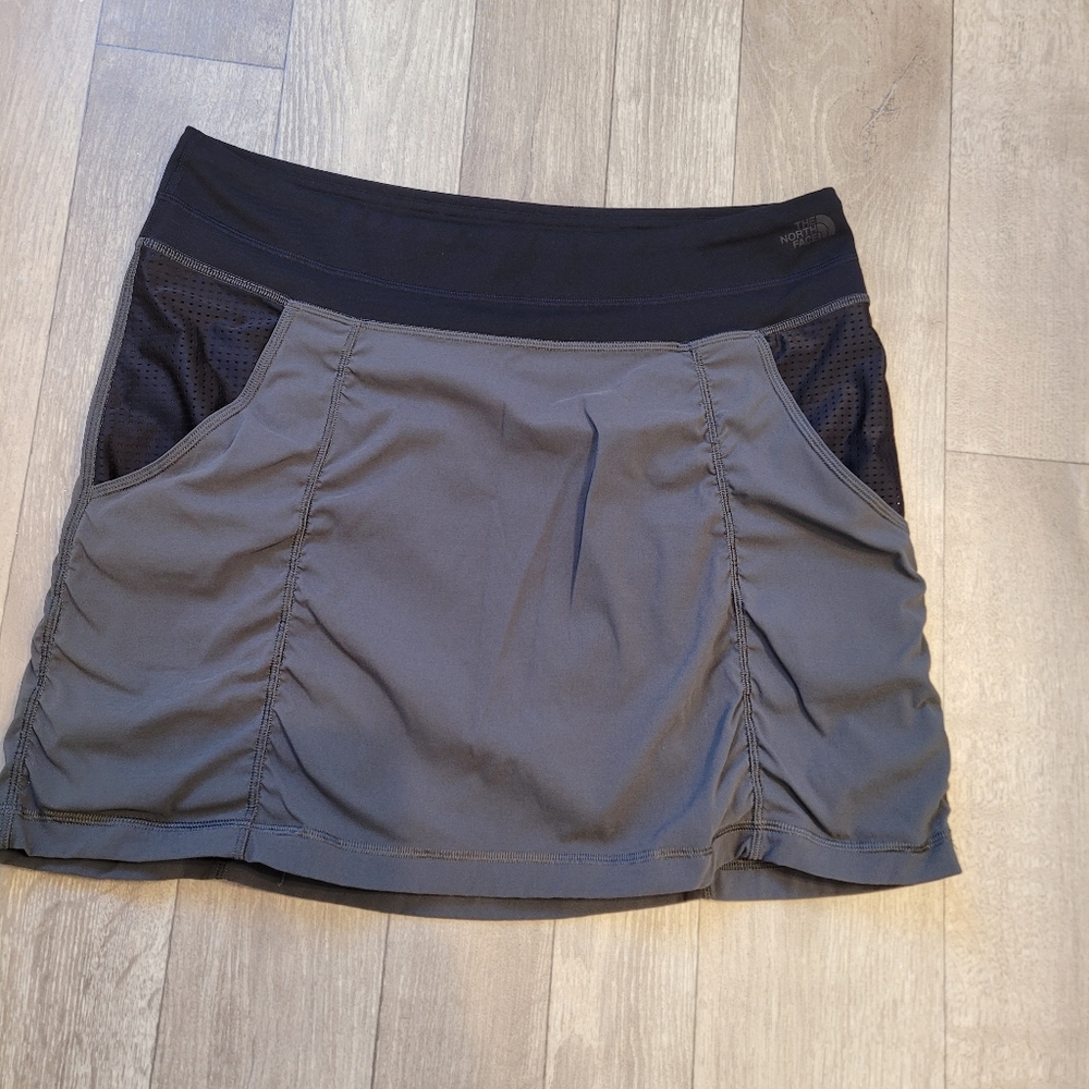 The North Face Athletic Skort Flash Dry Womens  Medium gray black Tennis Golf